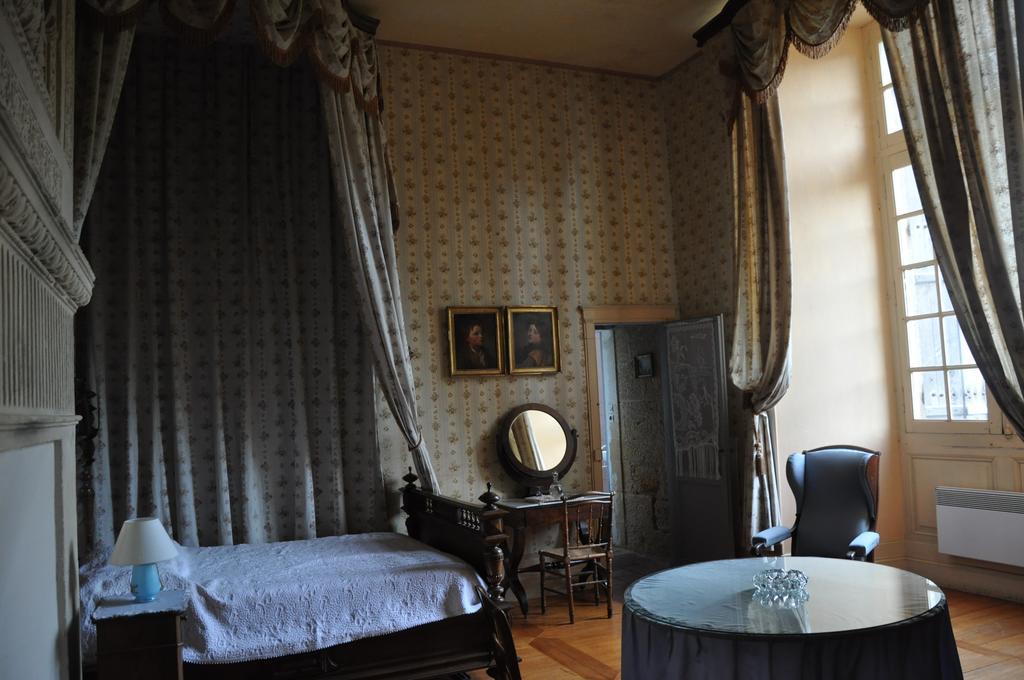 Bed and Breakfast Chateau De Lanquais Экстерьер фото
