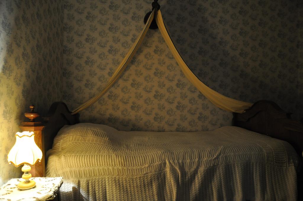 Bed and Breakfast Chateau De Lanquais Экстерьер фото