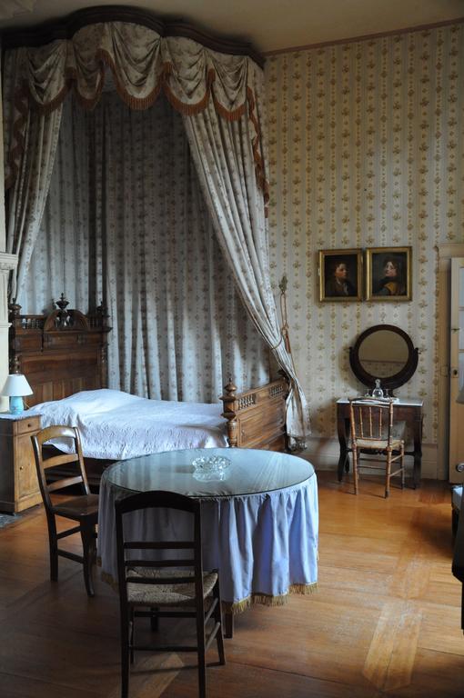Bed and Breakfast Chateau De Lanquais Экстерьер фото