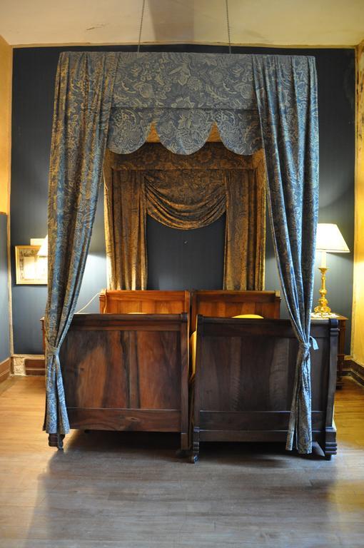 Bed and Breakfast Chateau De Lanquais Экстерьер фото